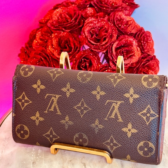 Louis Vuitton Monogram Brown Clutch - Picture 10 of 16
